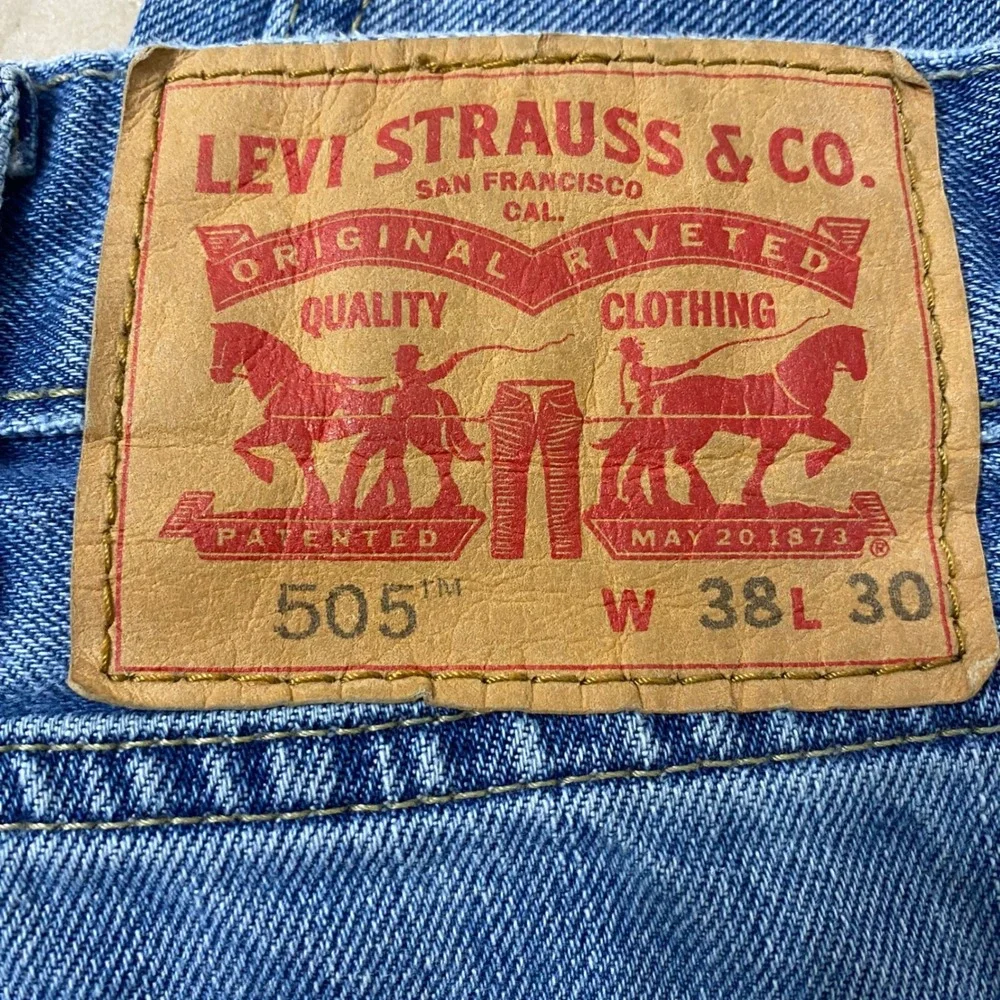 Levi Strauss 505 Jeans Mens 38x30 Light Wash Straight Leg Denim Pants